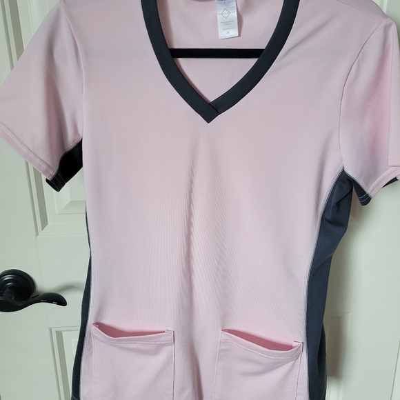 Scrub Top Haul - Picture 3 of 4